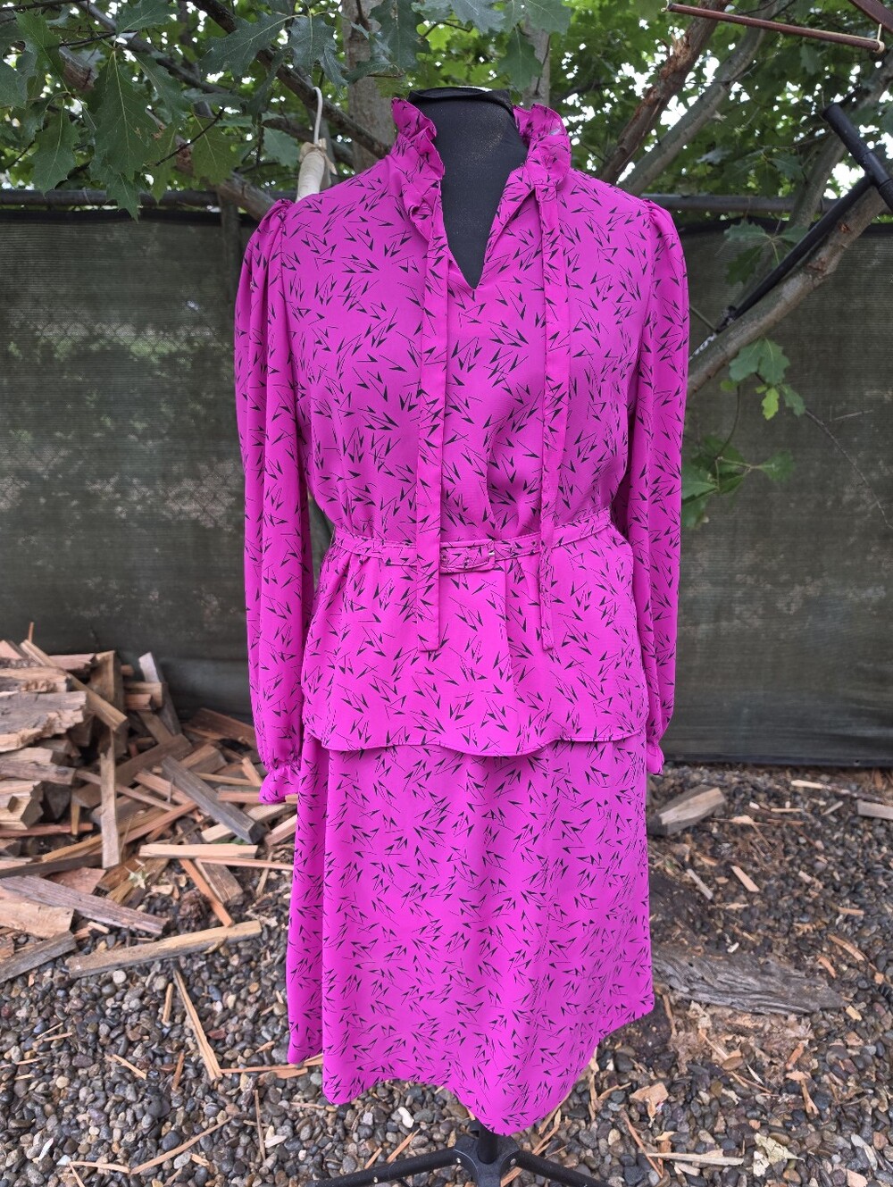 Vtg 80's Fuchsia Black Abstract Skirt Set Peplum Top Retro Corporate Modest Pop
